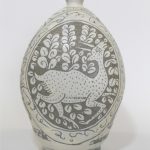 【玖山窯】作品 ”白釉動物彫文花瓶” 伝統製法